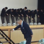 ⑦お辞儀：中心は青山１学年主任